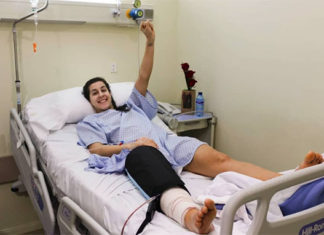 Carolina Marin smiles after her surgery. (photo: Carolina Marin's Twitter)