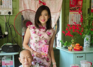 Goh Liu Ying is celebrating Chinese New Year with her grandfather. (photo: Goh Liu Ying's Facebook)
