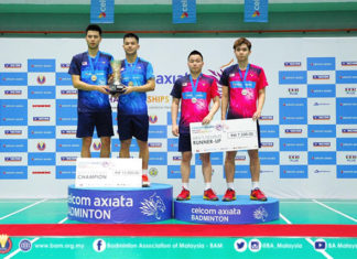 Ong Yew Sin/Teo Ee Yi and Aaron Chia/Soh Wooi Yik (from Left) stand on the podium during the award ceremony of the men's doubles event. (photo: BAM's Facebook)