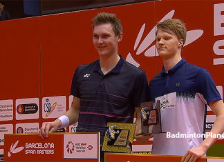 Viktor Axelsen and Anders Antonsen pose for pictures at the presentation ceremony.