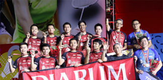 Players from PB Djarum pose for pictures during the award ceremony. (photo: PBSI)