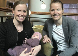 Kamilla Rytter Juhl/Christinna Pedersen are holding their baby. (photo: BBC)
