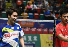 Kanta Tsuneyama (L) beats Shesar Hiren Rhustavito to clinch victory for Japan at the Asia Mixed Team Championships semi-final. (photo: Badminton Asia)
