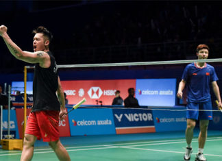 Lin Dan pumps his fist in delight after seeing off Shi Yuqi in Malaysia Open semi-final. (photo: AFP)