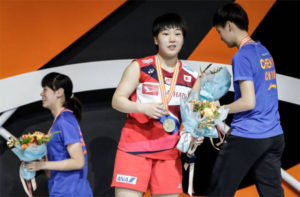 Akane Yamaguchi eases past He Bingjiao in 2019 Badminton Asia Championships final. (photo: Wang He/Getty Images)