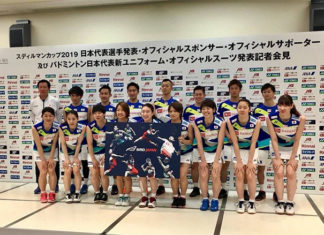 Kento Momota and the Japanese team carry a poster printed with a logo that looked similar to a bird's beak during the press conference on Wednesday. (photo: NBA)