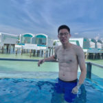 Goh V Shem showing off his six pack at a swimming pool near the ocean. (photo: Goh V Shem’s Facebook)