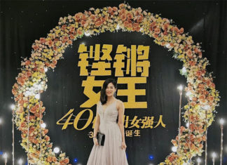 Goh Liu Ying looking gorgeous and beautiful in the white dress. (photo: Goh Liu Ying's Facebook)