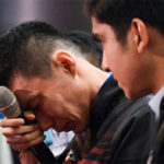 Lee wipes his tears during the press conference. (photo: AFP)
