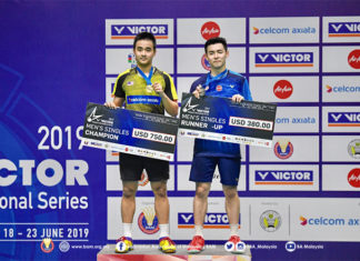 Soong Joo Ven (L) and Cheam June Wei pose for picture during the awards ceremony. I am really curious who can really survive with that kind of prize money? (photo: BAM)