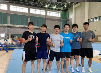 Tai Tzu Ying (2L) poses for picture with her coaches. (photo: Tai Tzu Ying's Instagram)