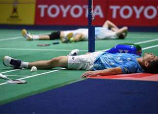 Chou Tien Chen (front) and Angus Ng Ka Long lying on the court after an epic Thailand Open final battle. (photo: Chalinee Thirasupa/AFP/Getty Images)