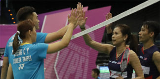 Chan Peng Soon (first from right)/Goh Liu Ying (second from right) thank Wang Chi-Lin/Cheng Chi Ya after their 2019 Chinese Taipei Open first round match. (photo: CNA)
