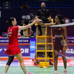 PV Sindhu thanks Li Xuerui after the China Open first round victory. (photo: photo Scan)