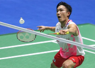 Kento Momota shows strong mental strength to beat Chen Long in the China Open semi-final. (photo: Xinhua)