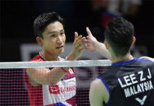 Wish Lee Zii Jia (R) good luck in Korea Open quarter-final playing against Kento Momota. (photo: Kyodo News)