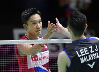 Wish Lee Zii Jia (R) good luck in Korea Open quarter-final playing against Kento Momota. (photo: Kyodo News)
