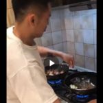 Lin Dan seems to be a good cook. (photo: Xie Xingfang’s Weibo)