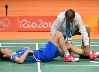 This was the injury that pretty much ended Li Xuerui's badminton career. (photo: AFP)