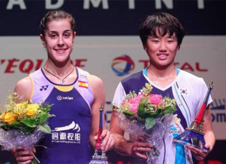 An Se Young shares the podium with Carolina Marin during the awards ceremony. (photo: BWF)