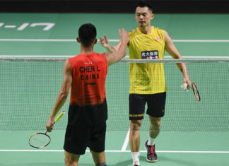 Lin Dan thanks Chen Long after the Fuzhou China Open first round match. (photo: Xinhua)
