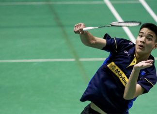 Soo Teck Zhi knocks out of Syed Modi quarters. (photo: AFP)