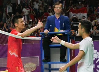 Anthony Sinisuka Ginting (R) to play Chen Long in the 2019 BWF World Tour Finals semis. (photo: AFP)