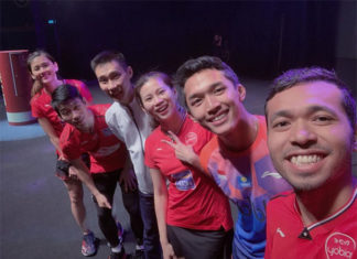 Iskandar Zulkarnain, Jonatan Christie, Goh Liu Ying, Lee Chong Wei, Chan Peng Soon and Woon Khe Wei pose for picture. (photo: Iskandar Zulkarnain's Instagram)