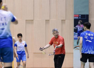 Kang Kyung-Jin of Korea coaching the Chinese women's doubles players. (photo: Yumaoqiu)