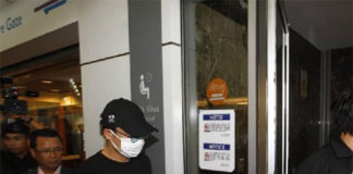 Kento Momota goes back to Japan. (photo: Sinchew)