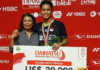 Anthony Sinisuka Ginting poses proudly with his mom at the Indonesia Masters awards ceremony. (photo: sportpix360)