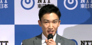 Kento Momota talks to reporters in his first press conference since a car accident on Jan. 13 and Feb. 8 facial surgery to correct double vision.