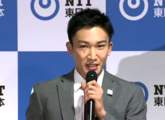 Kento Momota talks to reporters in his first press conference since a car accident on Jan. 13 and Feb. 8 facial surgery to correct double vision.