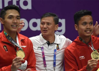 Wish Hendry Saputra (middle) a speedy recovery. (photo: Ozk)