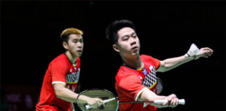 Bidder offers USD $2552.31 for Kevin Sanjaya Sukamuljo’s (R) racquet. (photo: AFP)