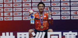 Kento Momota donates prize money and masks to Japan's front-line workers fighting COVID-19. (photo: Xinhua)