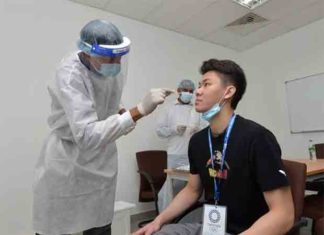 Lee Zii Jia undergoing a Coronavirus swab test. (photo: BAM)