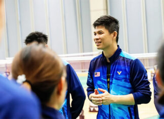 Wong Choong Hann tries to get all shuttlers into competition mode. (photo: Bernama)