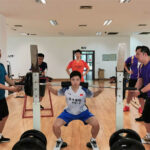 Shi Yuqi is doing a leg workout. (photo: Xinhua)