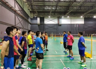Flandi Limpele (pink shirt) is maximizing practice time for BAM's men's doubles players. (photo: BAM)