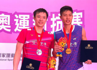 Chou Tien Chen (R) poses for pictures with Wang Tzu Wei at Simulated Tokyo Olympic Games awards ceremony.