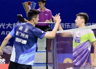 Chen Long (L) thanks Lin Guipu after Wednesday's 2020 China Badminton Super League (CBSL) match. (photo: CBSL)
