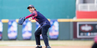 Tai Tzu Ying happily pitching at Taiwan's Red Bull Batting Mania. (photo: Red Bull)