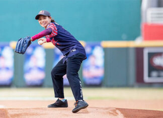 Tai Tzu Ying happily pitching at Taiwan's Red Bull Batting Mania. (photo: Red Bull)