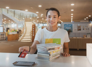 Tai Tzu Ying promotes literacy and reading in Kaohsiung Main Public Library. (photo: Kaohsiung Main Public Library)