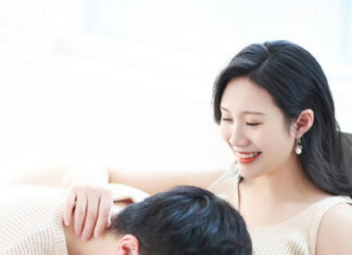 Luo Yu, Zhang Wen, and their future baby. (photo: Weibo)