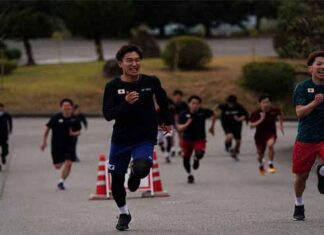 Kento Momota makes strong progress in the training camp. (photo: Japan Times)