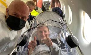 Viktor Axelsen looks upbeat inside the bubble shield. (photo: Viktor Axelsen's Facebook)