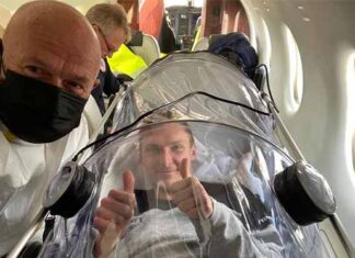 Viktor Axelsen looks upbeat inside the bubble shield. (photo: Viktor Axelsen's Facebook)