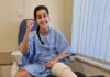 Carolina Marin poses for picture after her surgery. (photo: Carolina Marin's Twitter)
